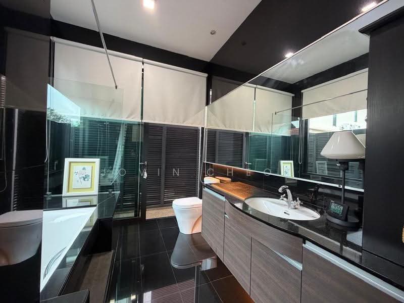 Bungalow House for Sale in Bukit Gita Bayu (Seri Kembangan) - Jovin Cheor - Bathroom - PropertyGuru.com.my