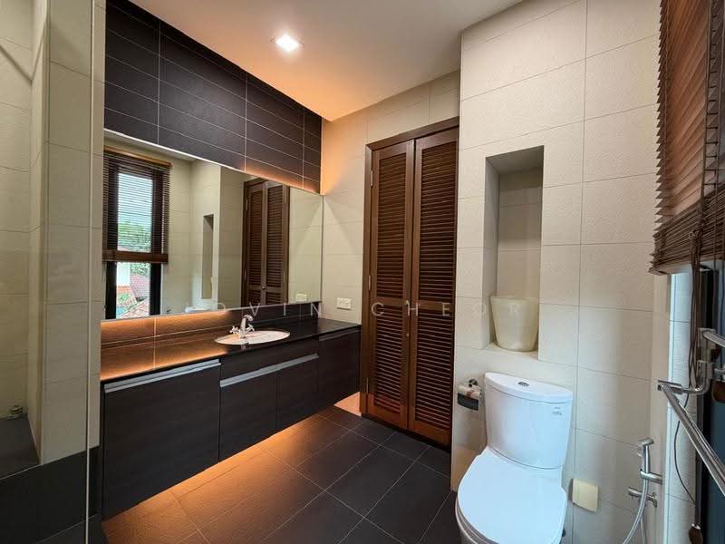 Bungalow House for Sale in Bukit Gita Bayu (Seri Kembangan) - Jovin Cheor - Bathroom - PropertyGuru.com.my