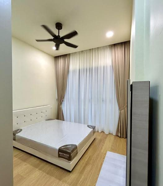 Condominium for Rent at Kings Bay @ Country Garden Danga Bay - Florence Hong - Bedroom - PropertyGuru.com.my