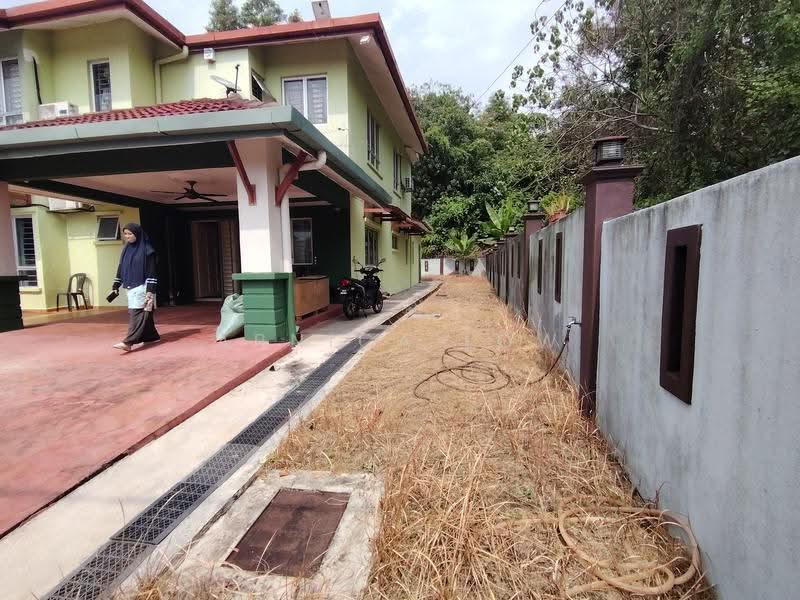 Rumah Teres untuk Disewa di Bandar Putra Permai (Seri Kembangan) - Arnica Low - PropertyGuru.com.my