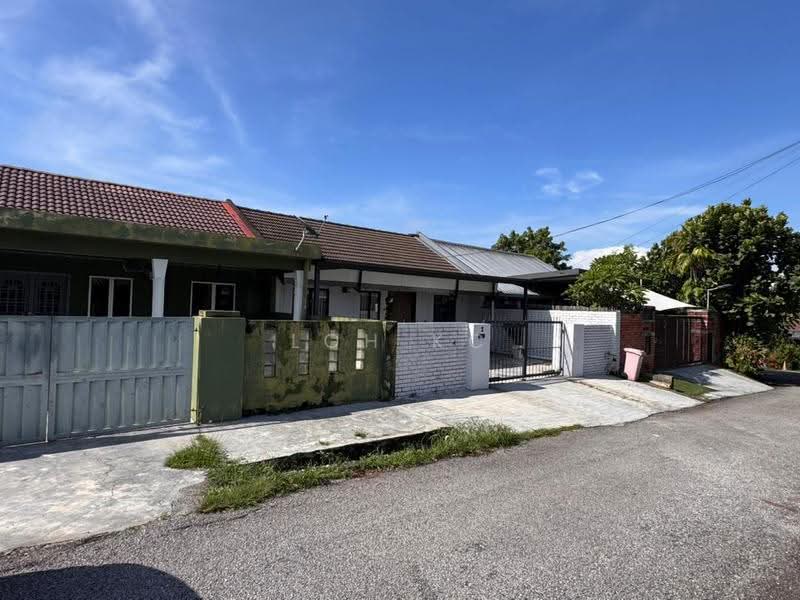 1-storey Terraced House for Sale in Petaling Jaya (Selangor) - Loh KC - Exterior - PropertyGuru.com.my