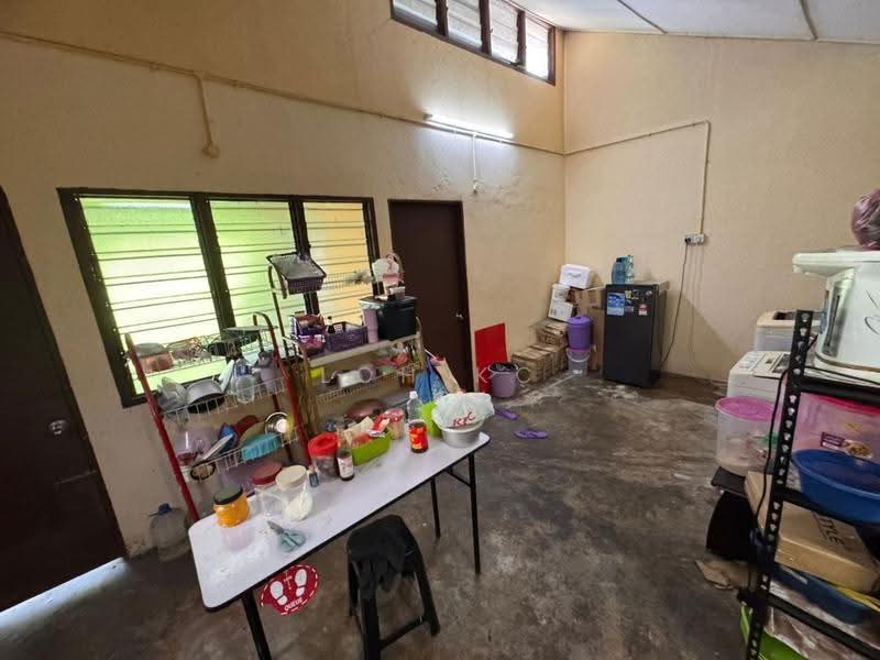 1-storey Terraced House for Sale in Petaling Jaya (Selangor) - Loh KC - Kitchen - PropertyGuru.com.my