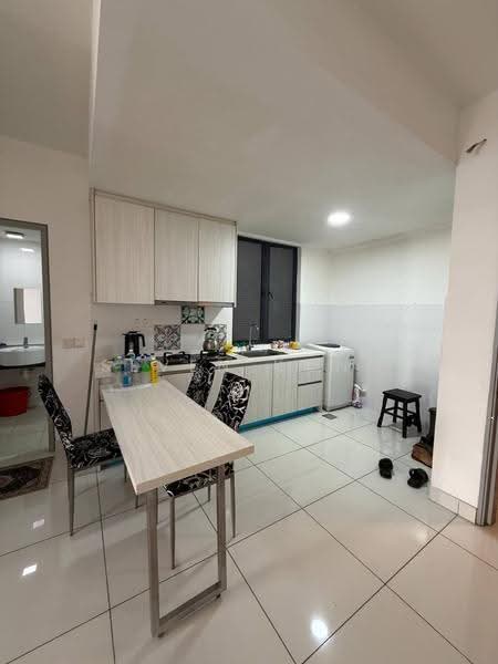 Kediaman Servis untuk Dijual di Residences @ 1 Tebrau - Seven Kong - Kitchen - PropertyGuru.com.my