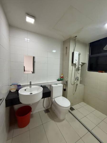 Kediaman Servis untuk Dijual di Residences @ 1 Tebrau - Seven Kong - Bathroom - PropertyGuru.com.my