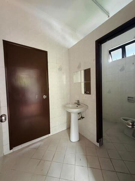 Semi-Detached House for Sale in Perling (Johor) - Florence Hong - Bathroom - PropertyGuru.com.my