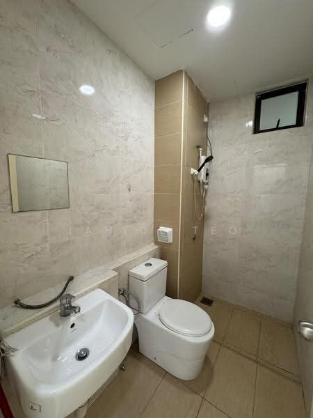 Kediaman Servis untuk Dijual di D'Summit Residences - Janice Teo - Bathroom - PropertyGuru.com.my