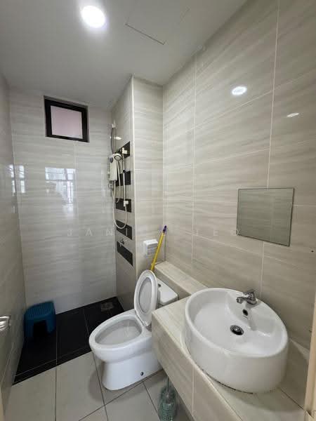 Kediaman Servis untuk Dijual di D'Summit Residences - Janice Teo - Bathroom - PropertyGuru.com.my