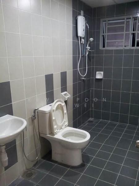 Kediaman Servis untuk Dijual di Koi Kinrara - Kewin Poon Kah Wei - Bathroom - PropertyGuru.com.my