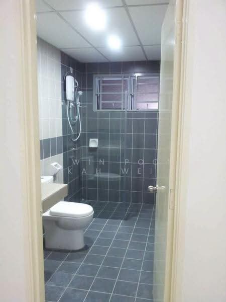 Kediaman Servis untuk Dijual di Koi Kinrara - Kewin Poon Kah Wei - Bathroom - PropertyGuru.com.my