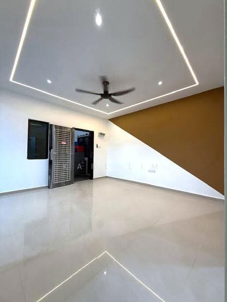 Rumah Flat untuk Dijual di Bandar Selesa Jaya - Karl Lim - Living Room - PropertyGuru.com.my