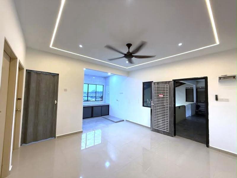 Rumah Flat untuk Dijual di Bandar Selesa Jaya - Karl Lim - Living Room - PropertyGuru.com.my