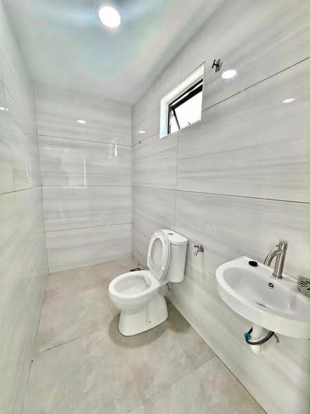 1-storey Terraced House for Sale in Taman Puteri Wangsa (Ulu Tiram) - Karl Lim - Bathroom - PropertyGuru.com.my