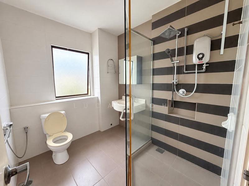 Townhouse for Sale in 16 Sierra (Puchong) - Lucas Loh - Bathroom - PropertyGuru.com.my