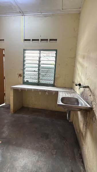 Rumah Banglo untuk Disewa di Senai (Johor) - Stephanie Yap - Kitchen - PropertyGuru.com.my