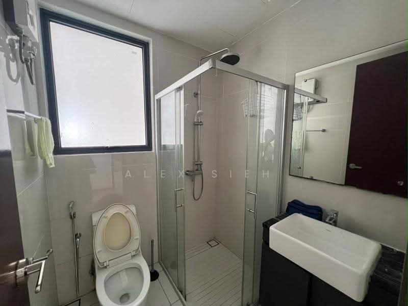 Condominium for Rent at Lovell @ Country Garden Danga Bay - Alex Sieh - Bathroom - PropertyGuru.com.my