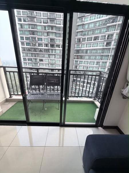 Kediaman Servis untuk Disewa di Molek Regency - Kenneth Tan - Balcony - PropertyGuru.com.my
