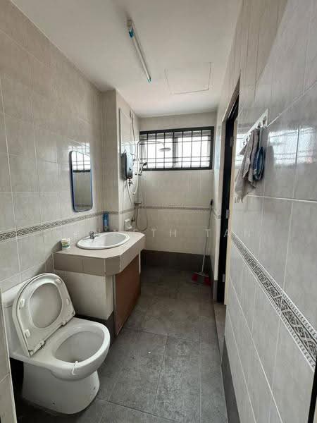 Terraced House for Rent in Taman Molek (Johor Bahru) - Kenneth Tan - Bathroom - PropertyGuru.com.my