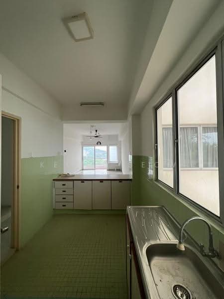 Condominium for Sale at The Reef Condominium - Kelvin Seow - Kitchen - PropertyGuru.com.my