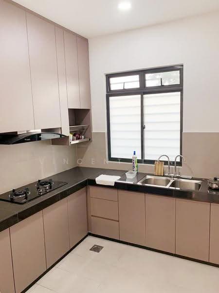 Rumah Bandar untuk Dijual di Bukit Gita Bayu (Seri Kembangan) - Vincent Tan - Kitchen - PropertyGuru.com.my