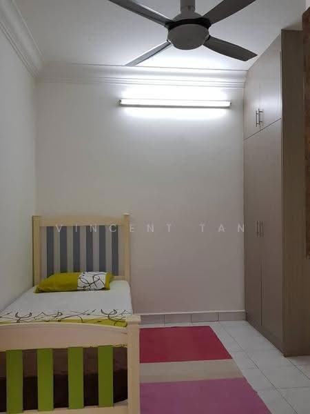 Rumah Bandar untuk Dijual di Bukit Gita Bayu (Seri Kembangan) - Vincent Tan - Bedroom - PropertyGuru.com.my