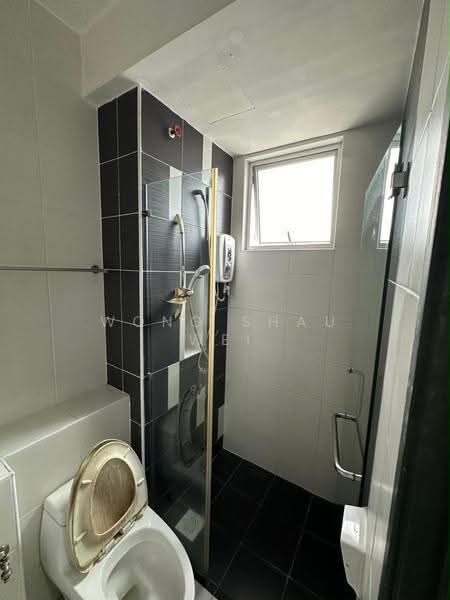 Kediaman Servis untuk Disewa di D'Ambience Residences (Pangsapuri Ikatan Flora) - Wong Shau Wei - Bathroom - PropertyGuru.com.my