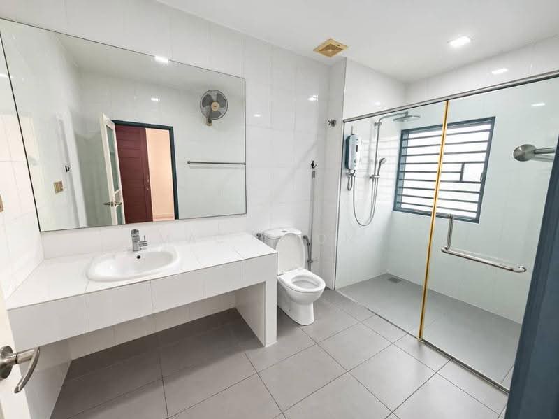 3-storey Terraced House for Sale in Kajang (Selangor) - Mac Chong - Bathroom - PropertyGuru.com.my