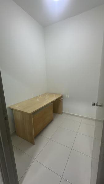 Kediaman Servis untuk Dijual di Sky Gardens Residences - Justin Kong - Study - PropertyGuru.com.my