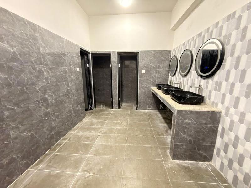 Kilang untuk Disewa di Taman Industri Puchong (Puchong) - Fanny Wong - Bathroom - PropertyGuru.com.my