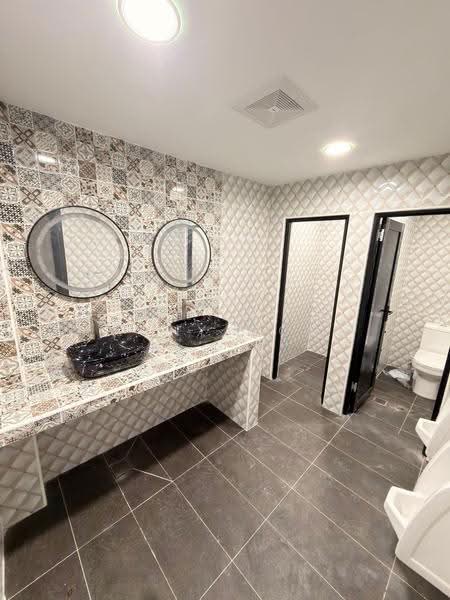 Kilang untuk Disewa di Taman Industri Puchong (Puchong) - Fanny Wong - Bathroom - PropertyGuru.com.my