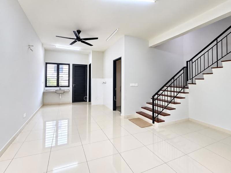 Rumah Teres 2-Tingkat untuk Dijual di Kajang East (Semenyih) - CK Law - Living Room - PropertyGuru.com.my