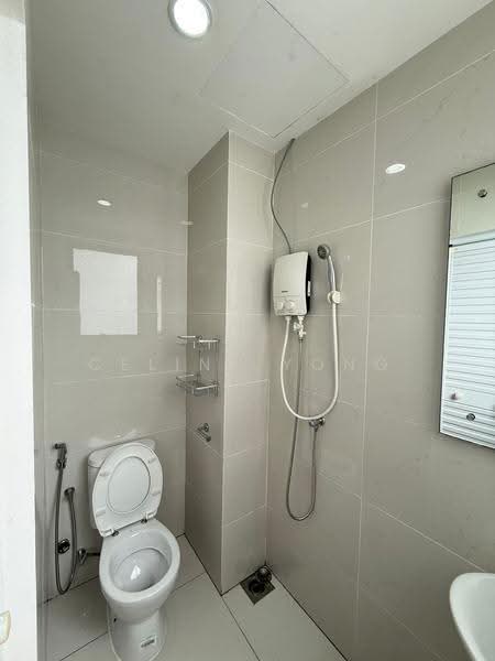 Condominium for Rent at Kings Bay @ Country Garden Danga Bay - Celine Yong - Bathroom - PropertyGuru.com.my