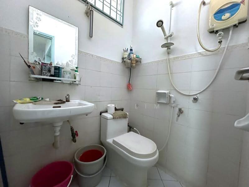 Rumah Teres 2-Tingkat untuk Dijual di Permas Jaya (Johor Bahru) - Karl Lim - Bathroom - PropertyGuru.com.my