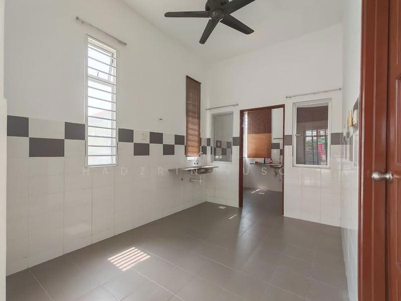 Terraced House for Sale in Sungai Buloh (Selangor) - HADZRIN YUSOF - Kitchen - PropertyGuru.com.my