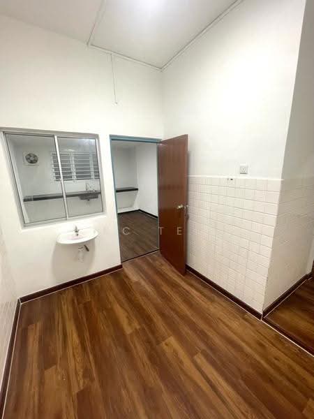 2-storey Terraced House for Rent in Taman Pelangi (Johor Bahru) - Kc Teo - Bathroom - PropertyGuru.com.my
