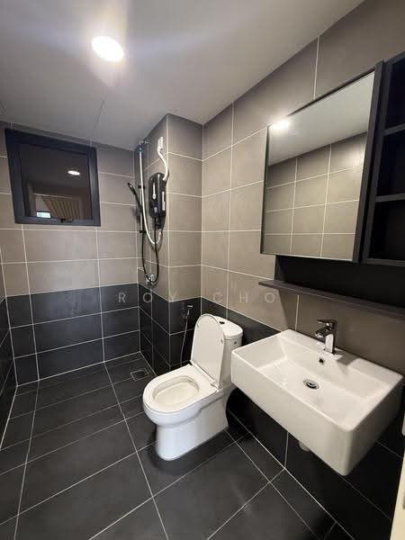 Kediaman Servis untuk Disewa di D'Clover Residences - Roy Cho - Bathroom - PropertyGuru.com.my