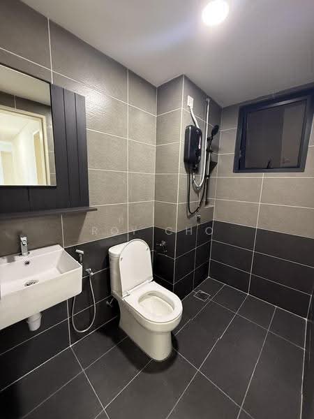 Kediaman Servis untuk Disewa di D'Clover Residences - Roy Cho - Bathroom - PropertyGuru.com.my