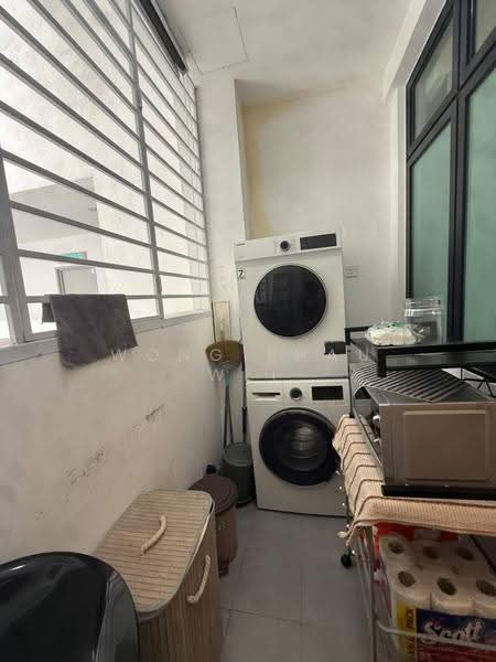 Pangsapuri untuk Disewa di Austin Regency (Pangsapuri Austin Perdana) - Wong Shau Wei - Balcony - PropertyGuru.com.my