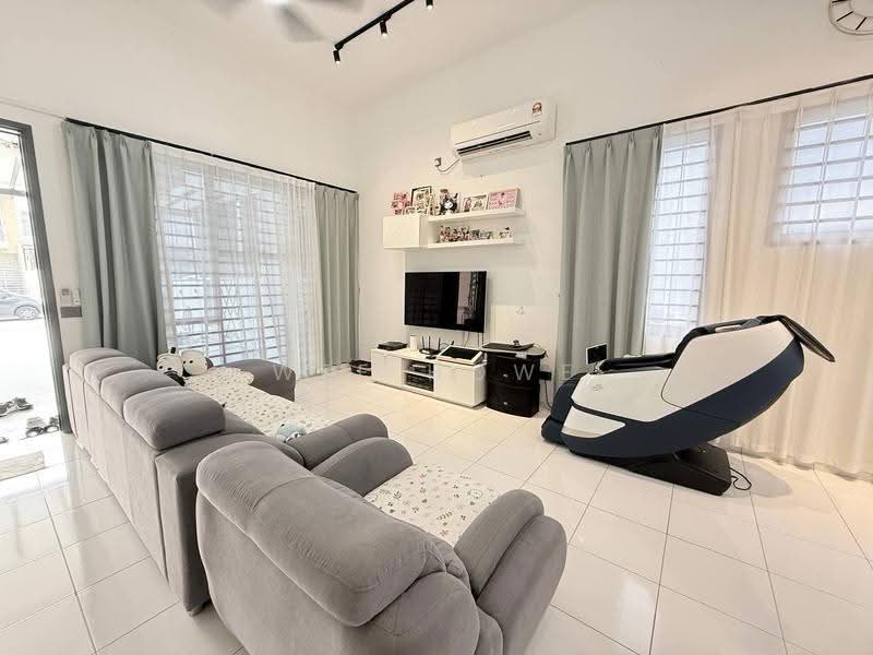 Rumah Teres 2-Tingkat untuk Dijual di Taman Setia Indah (Tebrau) - Wee Howe - Living Room - PropertyGuru.com.my
