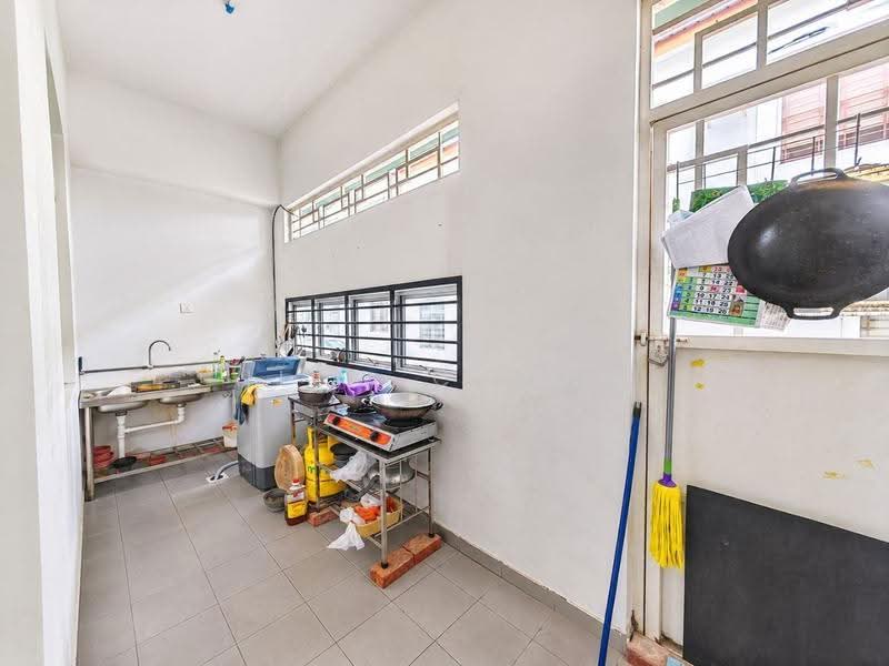 Rumah Teres 2-Tingkat untuk Dijual di Taman Setia Indah (Tebrau) - Nico Chong - Kitchen - PropertyGuru.com.my
