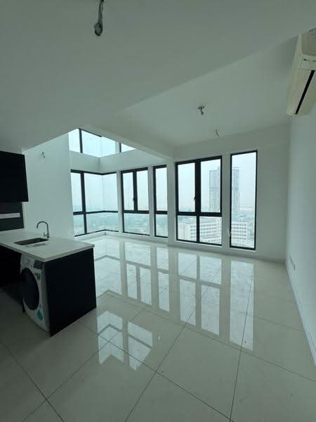 Condominium for Sale at The Elysia Park Residence - Chris Liew - 裝修前實拍 - 挑高客廳 - PropertyGuru.com.my