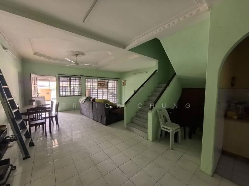 Rumah Teres 2.5-Tingkat untuk Dijual di Taman Pengkalan Barat (Ipoh) - Derrick Chung - Living Room - PropertyGuru.com.my