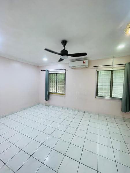 2.5-storey Terraced House for Sale in Rawang Perdana 2 (Rawang) - Tiffany Yang - Bilik Tidur - PropertyGuru.com.my