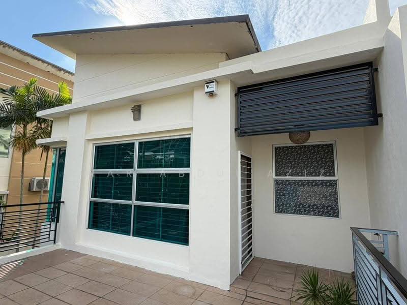 Semi-Detached House for Sale in Bandar Baru Salak Tinggi (Sepang) - Umar Abdul Aziz - Exterior - PropertyGuru.com.my