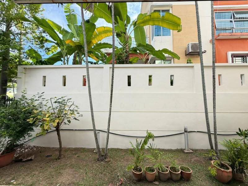 Semi-Detached House for Sale in Bandar Baru Salak Tinggi (Sepang) - Umar Abdul Aziz - Exterior - PropertyGuru.com.my