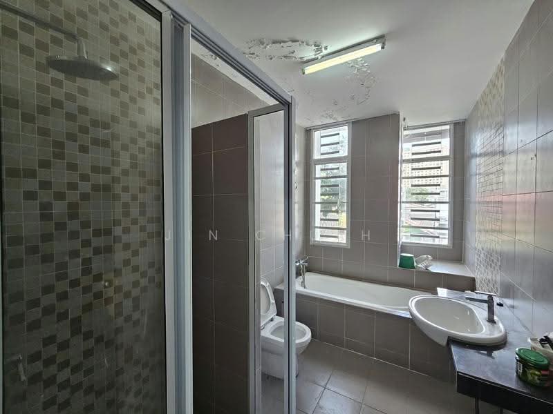 Rumah Teres 3-Tingkat untuk Dijual di Jelutong (Penang) - Jin Chuah - Bathroom - PropertyGuru.com.my
