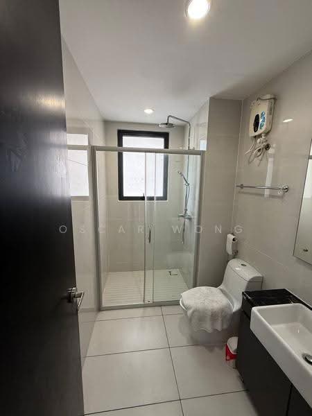Condominium for Rent at Amberside @ Country Garden Danga Bay - Oscar Wong - Bathroom - PropertyGuru.com.my