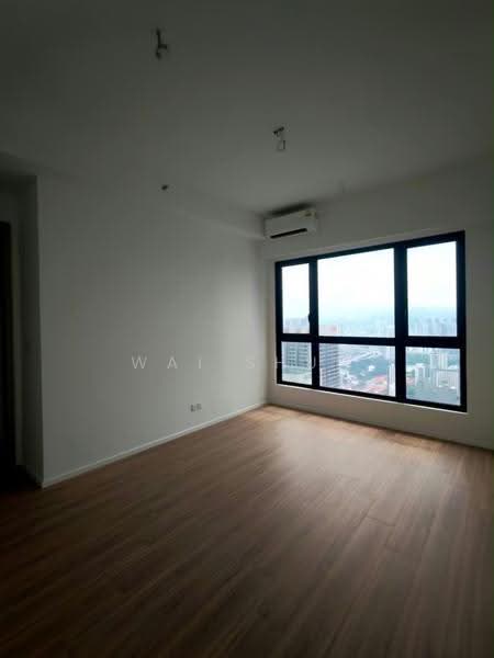 Kediaman Servis untuk Dijual di Skyline Embassy - Wai Shun - Living Room - PropertyGuru.com.my