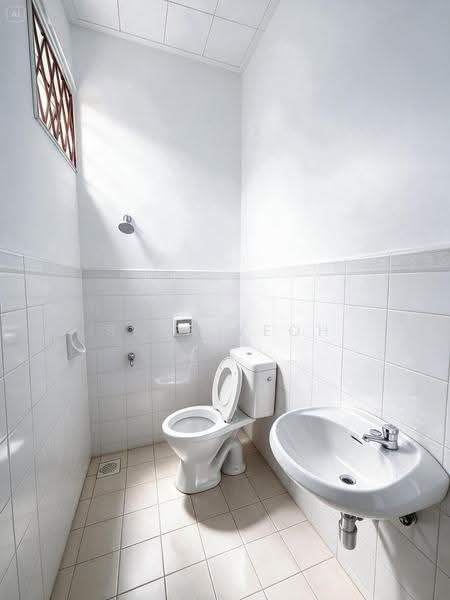 Rumah Teres 1-Tingkat untuk Dijual di Taman Senai Utama (Kulai) - Sean Yeoh - Bathroom - PropertyGuru.com.my