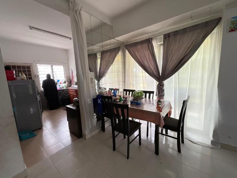 2-storey Terraced House for Sale in Bandar Country Homes (Rawang) - SK Luk - Kitchen - PropertyGuru.com.my