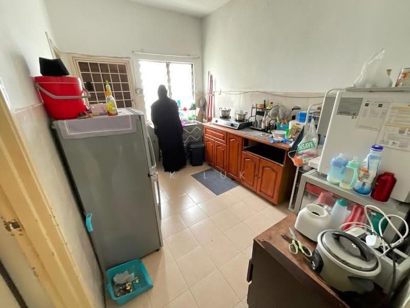 2-storey Terraced House for Sale in Bandar Country Homes (Rawang) - SK Luk - Kitchen - PropertyGuru.com.my